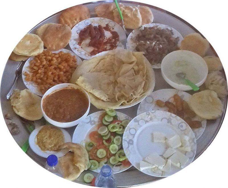 Assiette de nourriture typique du soudan