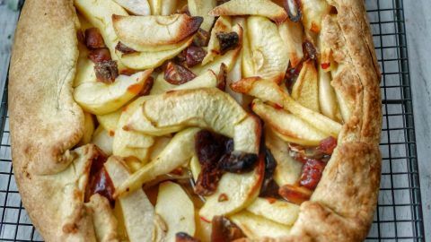 Recette de tarte rustique pommes poires dattes
