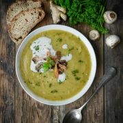Recette de soupe de poireaux, gingembre et champignons