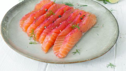 assiette de gravlax de saumon à la betterave