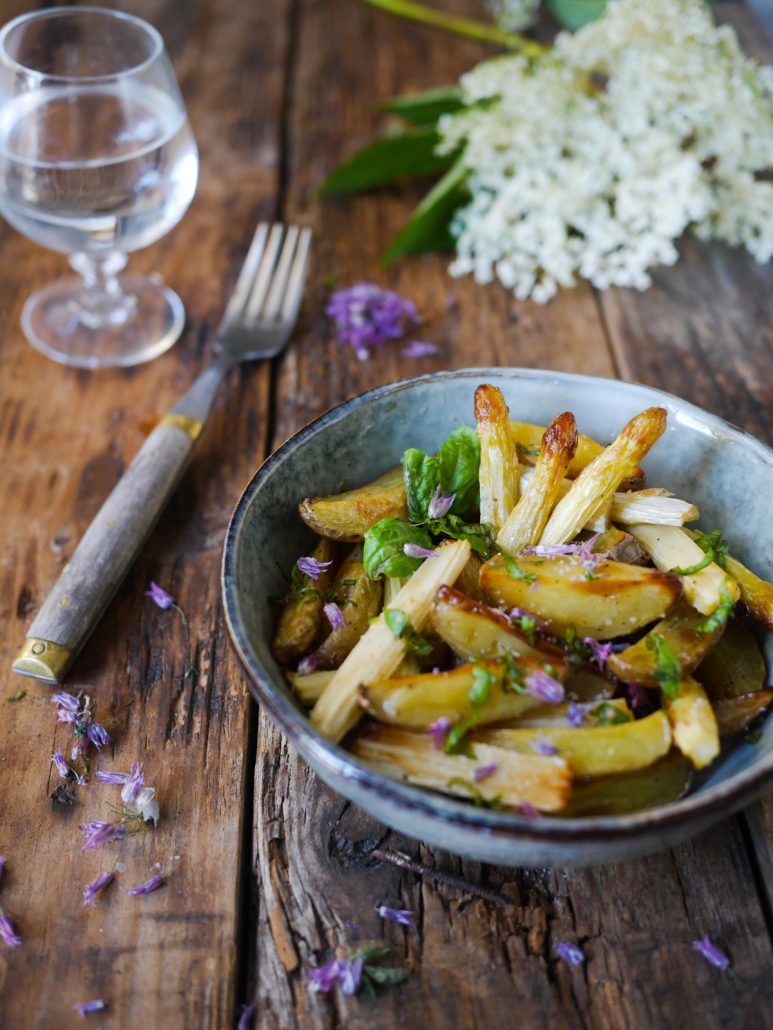 asperges blanches et pommes de terre rôties