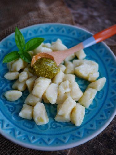 recette de gnocchis de pommes de terre au pesto (ou pistou) de basilic